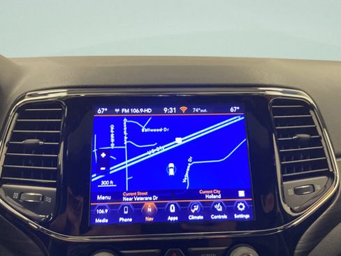 Used 2020 Jeep Grand Cherokee Altitude AWD/4WD image 23