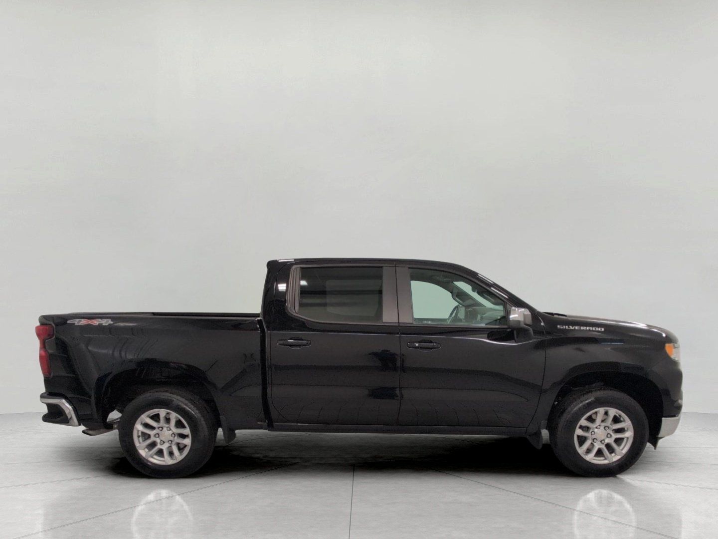Used 2024 Chevrolet Silverado 1500 LT AWD/4WD image 11