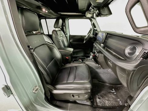 Used 2024 Jeep Wrangler Unlimited Sahara w/ Technology Group AWD/4WD image 30