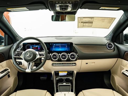 New 2026 Mercedes-Benz GLA 250 4MATIC image 4
