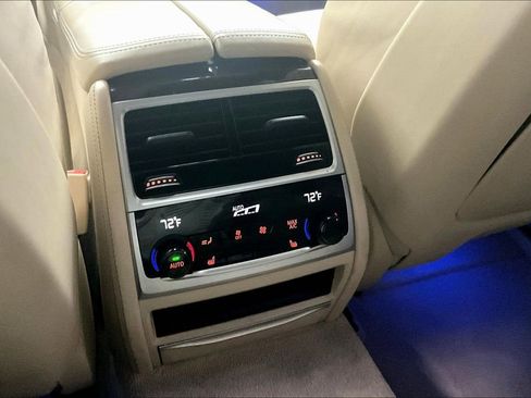 Used 2019 BMW 750i xDrive w/ Executive Package image 32