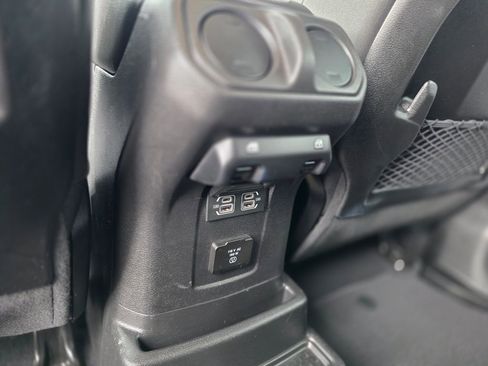 Used 2025 Jeep Wrangler Unlimited Rubicon 4xe w/ Safety Group AWD/4WD image 19