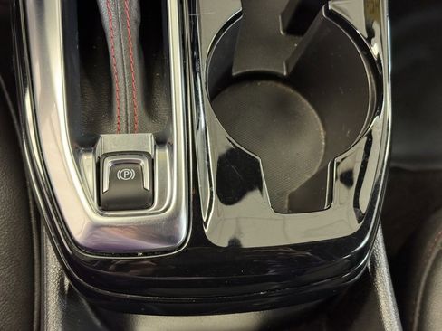 Used 2025 Chevrolet Trax RS image 34