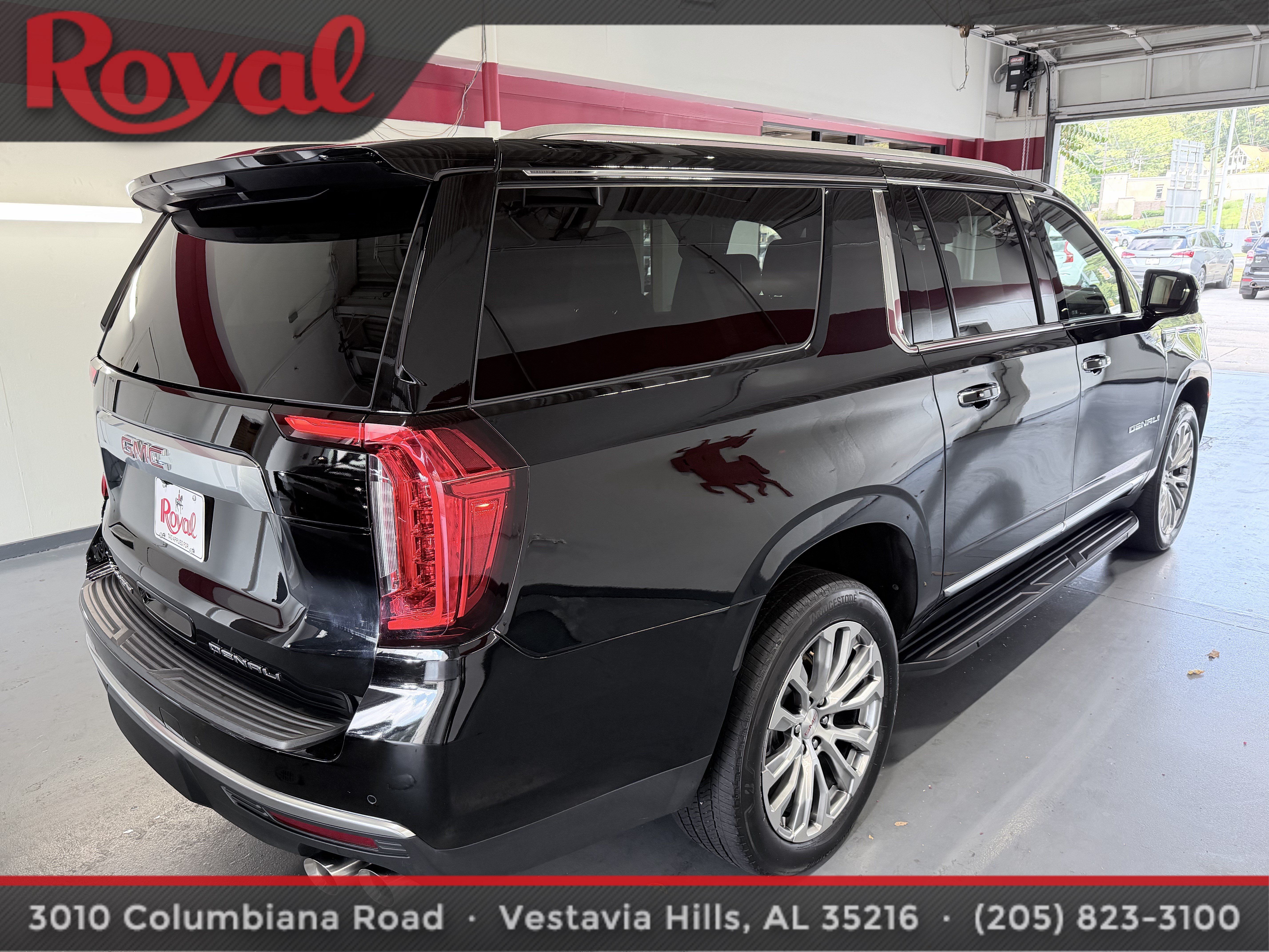 Used 2024 GMC Yukon XL Denali RWD image 4