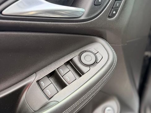Used 2021 Buick Encore GX Essence w/ Advanced Technology Package FWD image 11