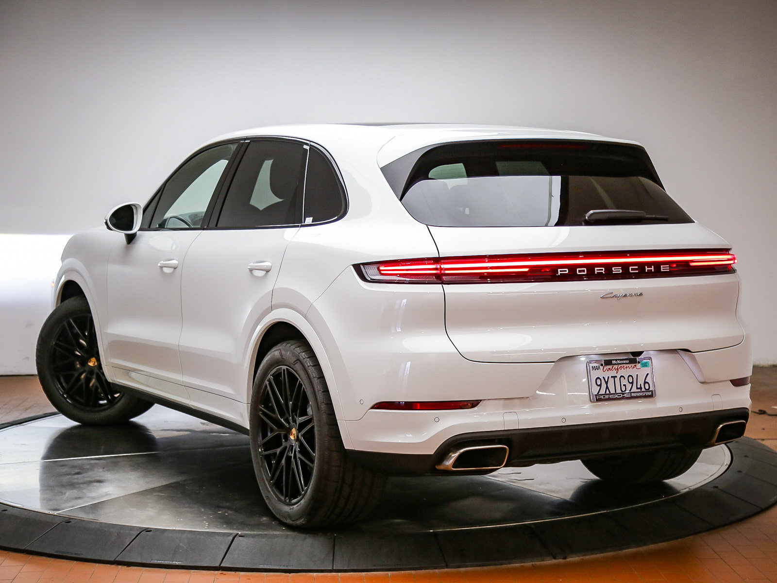 Certified 2026 Porsche Cayenne AWD/4WD image 3
