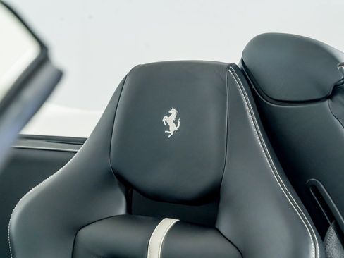 Used 2018 Ferrari 488 Spider RWD image 33