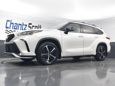 Used 2021 Toyota Highlander XSE AWD/4WD image 18