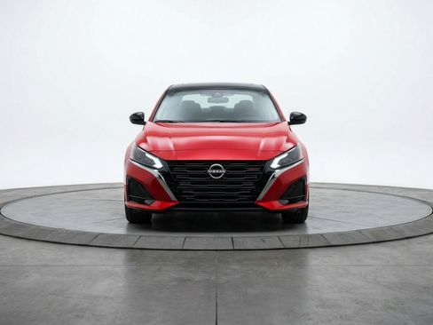 Used 2025 Nissan Altima 2.5 SV image 2