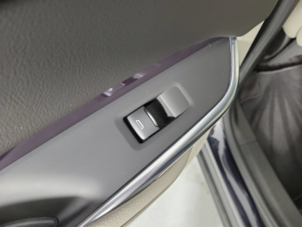 Certified 2023 Cadillac XT4 Luxury FWD image 14