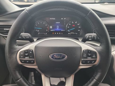 Used 2022 Ford Explorer XLT w/ Equipment Group 202A AWD/4WD image 12