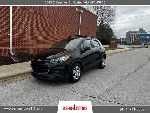 Used 2017 Chevrolet Trax LS image 1