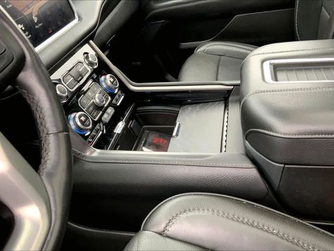 Used 2023 GMC Yukon XL Denali w/ Denali Reserve Package image 16