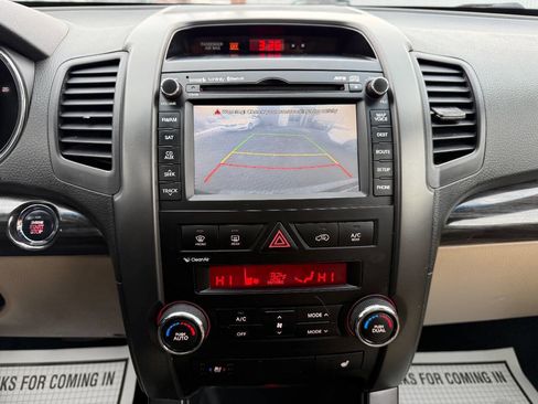 Used 2013 Kia Sorento EX w/ EX V6 Premium Pkg image 20