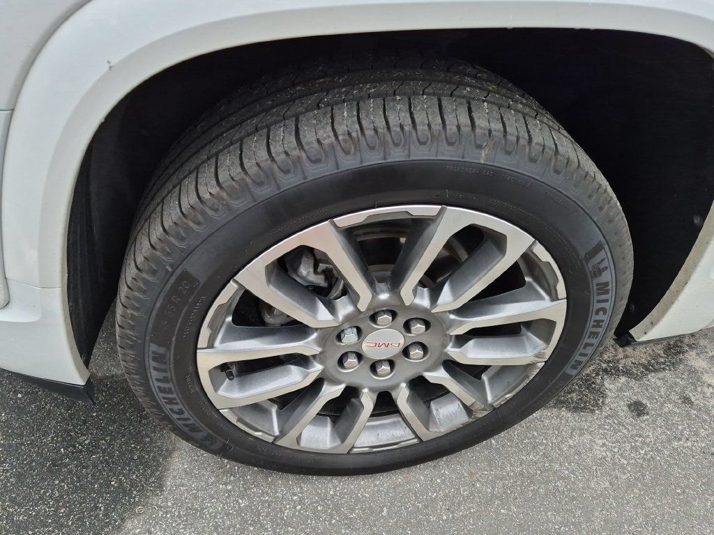 Used 2023 GMC Acadia Denali w/ Denali Technology Package AWD/4WD image 3