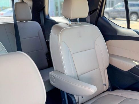 Used 2022 Chevrolet Traverse Premier image 13