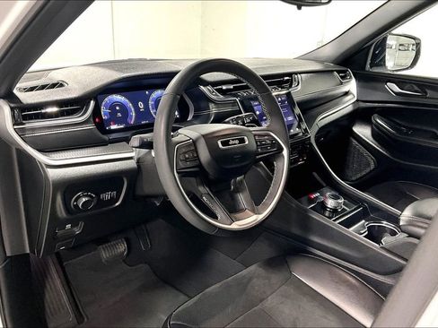 Used 2024 Jeep Grand Cherokee L Altitude AWD/4WD image 16