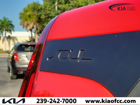Certified 2022 Kia Soul S FWD image 10