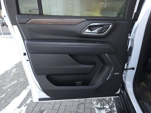 Used 2023 Chevrolet Suburban Premier image 21
