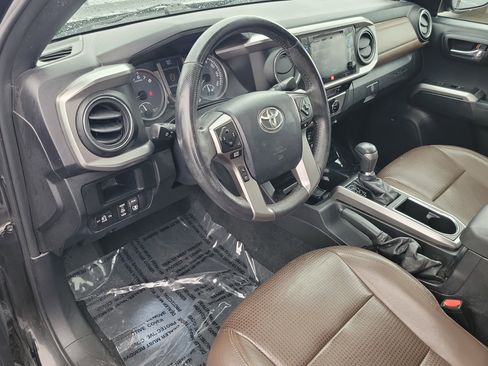 Certified 2017 Toyota Tacoma Limited w/ Tow Package AWD/4WD image 17