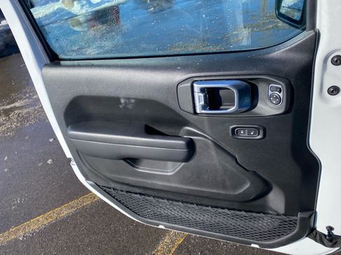 Used 2025 Jeep Wrangler Willys image 20