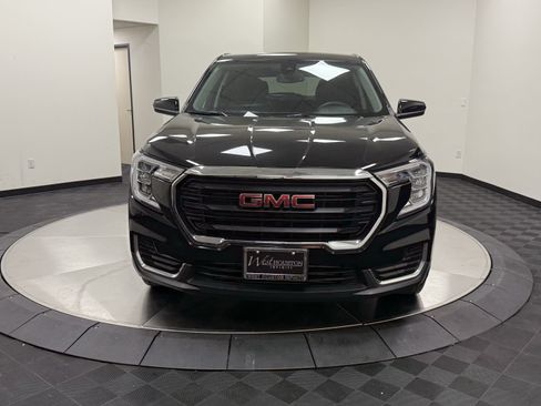 Used 2024 GMC Terrain SLE FWD image 2