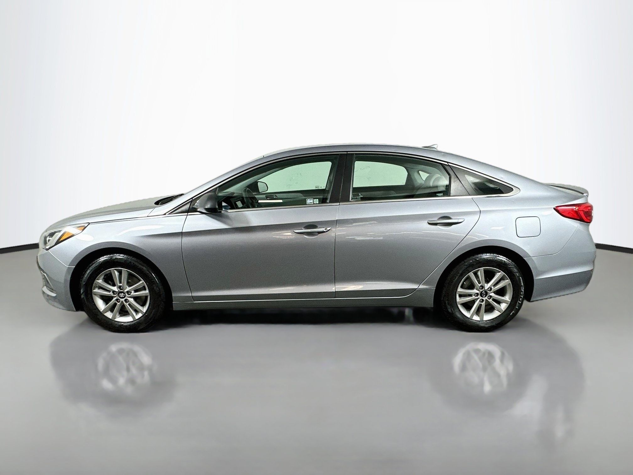 Used 2017 Hyundai Sonata SE FWD image 4