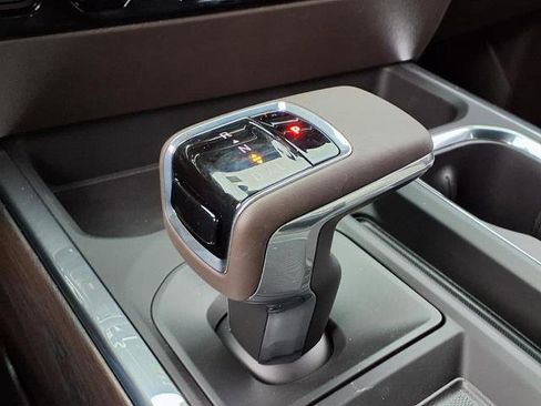 New 2026 GMC Sierra 1500 SLT image 13