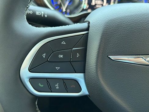 Used 2024 Chrysler Pacifica Limited image 21
