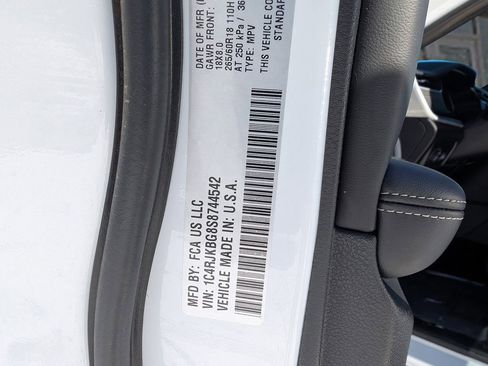 Used 2025 Jeep Grand Cherokee L Limited image 35