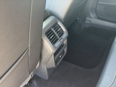 Used 2024 Volkswagen Taos SE image 23