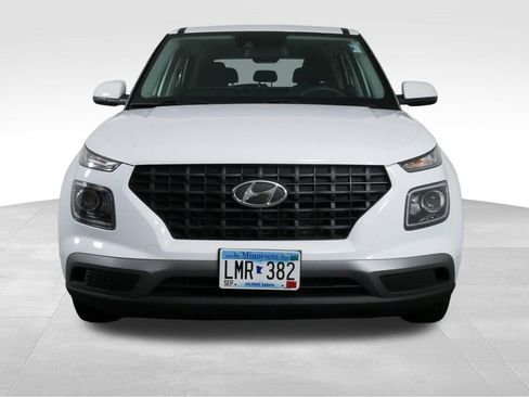 Used 2021 Hyundai Venue SE FWD image 3