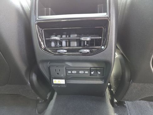 Used 2026 Jeep Grand Cherokee Limited AWD/4WD image 18
