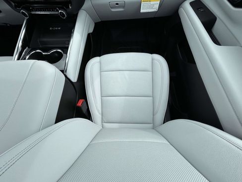 New 2026 Chevrolet Suburban Premier image 13