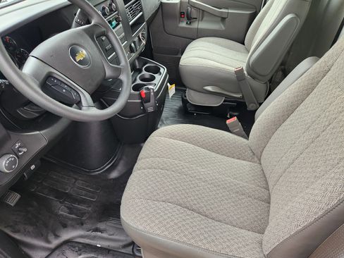 New 2025 Chevrolet Express 4500 w/ Power Convenience Package image 4