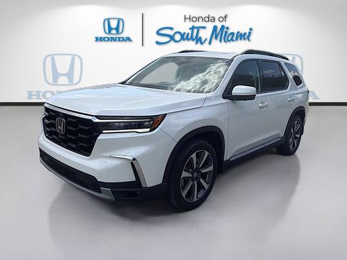 Used 2025 Honda Pilot Elite image 3
