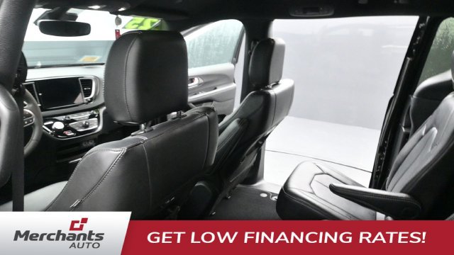 Used 2025 Chrysler Pacifica Select FWD image 24