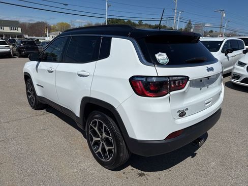 Used 2025 Jeep Compass Limited image 3