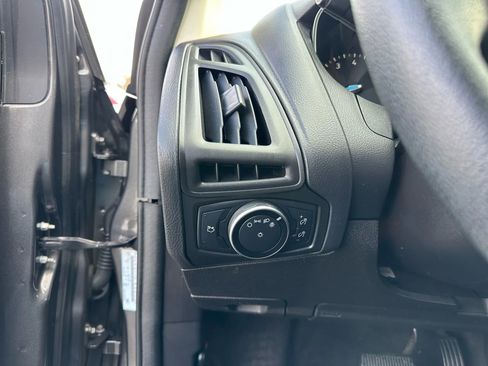 Used 2015 Ford Focus SE image 19