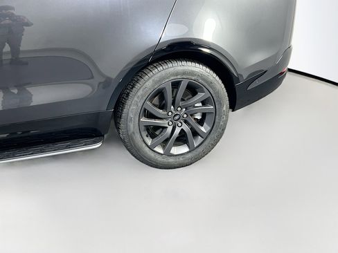 Used 2023 Land Rover Discovery HSE R-Dynamic image 32