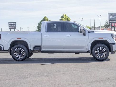 Used 2024 GMC Sierra 2500 Denali Ultimate AWD/4WD image 5