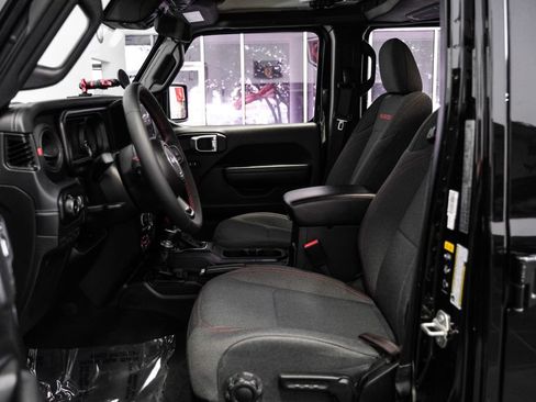 Used 2024 Jeep Wrangler Unlimited Rubicon image 4