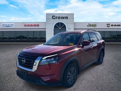 Used 2024 Nissan Pathfinder SV w/ SV Premium Package