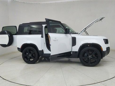 Used 2025 Land Rover Defender 90 X-Dynamic SE image 68