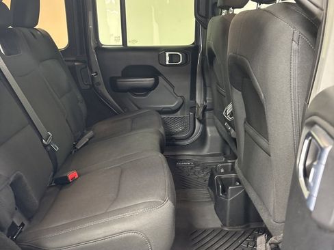 Used 2020 Jeep Wrangler Unlimited Sport S image 32