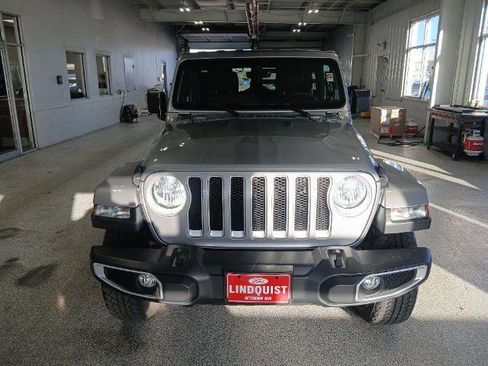 Used 2019 Jeep Wrangler Unlimited Sahara image 3