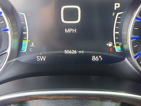 Used 2022 Chrysler Pacifica Limited AWD/4WD image 6