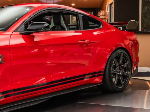 Used 2021 Ford Mustang Shelby GT500 w/ Carbon Fiber Track Pack RWD image 30