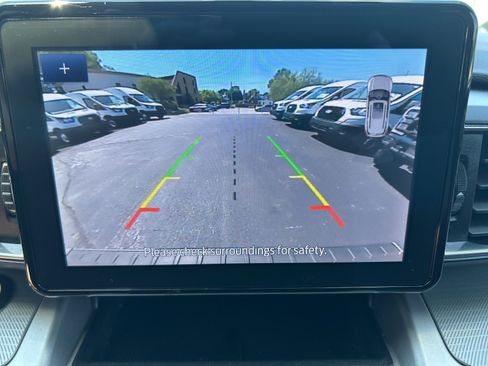 Used 2022 Ford Explorer XLT w/ Equipment Group 202A AWD/4WD image 31