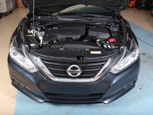 Used 2017 Nissan Altima 2.5 SV image 4